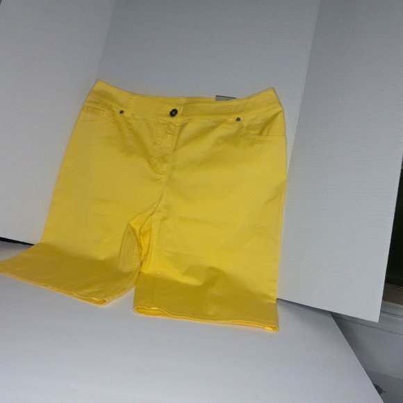 Chico's Pants - Chico's short size 10 (1.5) yellow